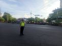 Polsek Semampir Lakukan Pengaturan Pagi di Jalan Karang Tembok, Berikan Pelayanan Kepada Masyarakat