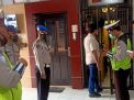 Antisipasi Barang Terlarang, Polsek Asemrowo Gelar Pengecekan Ruang Tahanan di Pagi Hari