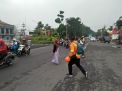 Satlantas Polres Tanjung Perak Lakukan Pengaturan Rutin Pagi Hari