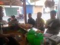 Babinkamtibmas Bongkaran Sosialisasi SPKT Door To Door Ke Pengunjung Warung