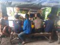 Babinkamtibmas Bongkaran Sambang Pengunjung Warung Sampaikan Pesan Waspada Curanmor