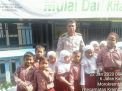Babinkamtibmas Morokrembangan Sambang Sekolah, Sampaikan Pesan Rajin Belajar