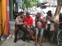 Sambang Penarik Becak, Babinkamtibmas Takal Kedinding Sampaikan Pesan Tertib Parkir