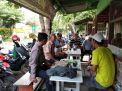 Sambang Warga, Babinkamtibmas Sukolilo Baru Sosialisasikan SPKT Door To Door