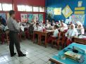 Gelar Operasi Bina Kusuma, Babinkamtibmas Takal Kedinding Beri Himbauan Rajin Belajar Ke Sekolah