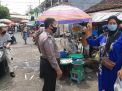 Babinkamtibmas Krembangan Utara Sampaikan Himbauan Jaga Jarak Ke Pengunjung Pasar