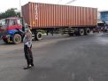 Satlantas Polres Tanjung Perak Laksanakan Pengaturan Pagi Bantu Keberangkatan Pekerja