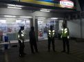 Polsek Asemrowo Gelar Patroli Malam di Mini Market, Sampaikan Himbauan Waspada Uang Palsu