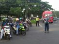 Satlantas Polres Tanjung Perak Lakukan Pengaturan Pagi Cegah Kemacetan
