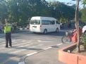 Bantu Keberangkatan Pekerja, Polsek Kenjeran Lakukan Pengaturan Pagi
