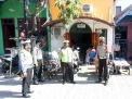 Personil Polsek Asemrowo PAM Kebaktian di GKI Siloam