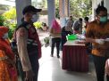 Babinkamtibmas Bulak Banteng Kawal Vaksinasi Warga Lansia