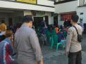 Polsek Krembangan Amankan Pembagian BST di RW 06 Jalan Tambak Asri