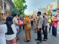 Polsek Semampir Kawal Pelaksanaan Pembagian Sembako