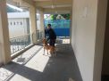 Unit Satwa Polres Tanjung Perak Melatih Kemampuan Anjing Pelacak Mengenai Miras