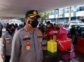 Kapolres Tanjung Perak Pantau Pelaksanaan Vaksinasi Drive Thru, Bagikan Masker Gratis Kepada Peserta