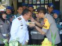 Polres Tanjung Perak Beri Ucapan Selamat HUT TNI-74 Lewat Tumpeng
