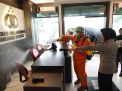 Cegah Penyebaran Virus Corona, Polres Tanjung Perak Lakukan Penyemprotan Antiseptic