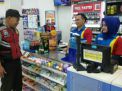 Babinkamtibmas Genting Kalianak Sambang Mini Market, Titip Pesan Waspada Uang Palsu