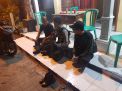 Jaga Keamanan di Pemukiman, Satsabhara Polres Tanjung Perak Lakukan Patroli Malam