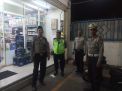 Polsek Asemrowo Patroli Malam di Mini Market, Sampaikan Pesan Waspada Pencurian