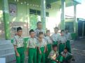 Babinkamtibmas Kedung Cowek Sambang MI Darut Tauhid Dalam Rangka Rabu Narsis