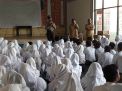 Babinkamtibmas Bulak Ajak Pelajar SMK Taruna Bhakti Tidak Ikutan Unjuk Rasa