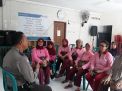 Babinkamtibmas Perak Barat Sambang Ibu-Ibu PKK, Titip Pesan Jaga Kerukunan & Anti Hoax