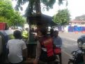 Babinkamtibmas Bongkaran Sambang Pengunjung Warung, Titip Pesan Waspada 3C