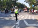 Unit Lantas Polsek Kenjeran Lakukan Pengaturan Pagi Cegah Kemacetan