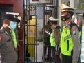Polsek Asemrowo Cek Rutin Ruang Tahanan, Antisipasi Barang-Barang Terlarang