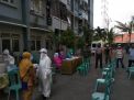 Babinkamtibmas Takal Kedinding Amankan Pelaksanaan Swab Tes di Rusun Tanah Merah