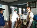Babinkamtibmas Takal Kedinding Kawal Pelaksanaan Swab Tes di Rusun Tanah Merah