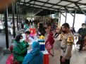 Babinkamtibmas Takal Kedinding Amankan Vaksinasi Covid-19 di Pasar Surya Nambangan