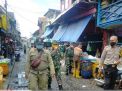 Babinkamtibmas Nyamplungan Sosialisasi PPKM Darurat Bersama Satpol PP & Anggota Koramil di Pasar Ikan Jalan Panggung