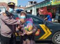 Wakapolsek Kenjeran Pimpin Pembagian Bantuan Sembako di Pasar Bhineka