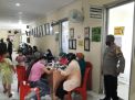 Polsek Kenjeran Lakukan Pengamanan Vaksinasi di Puskesmas Kenjeran