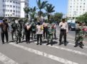 Kapolres Tanjung Perak Bersama Instansi Samping Bagikan Masker Gratis Ke Pengguna Jalan