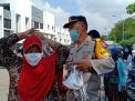 Polsek Kenjeran Gelar Operasi Penertiban Masker di Pasar, Tekan Penyebaran Covid-19