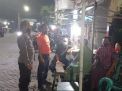 Polsek Krembangan Gelar Operasi Pemberlakuan Jam Malam & Penertiban Masker di Warkop Bareng Linmas
