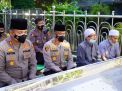Kapolres Tanjung Perak Bersama Kapolrestabes Surabaya Lakukan Ziarah Ke Makam Ampel