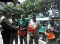 Babinkamtibmas Pegirian Sampaikan Pesan Tertib Berlalu Lintas Kepada Sopir Lyn
