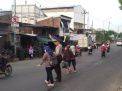 Polsek Asemrowo Atur Lalu Lintas Pagi, Beri Pelayanan Kepada Masyarakat