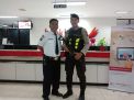 Satsabhara Polres Tanjung Perak Jaga Keamanan di Kantor Bank