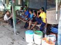 Babinkamtibmas Tambak Sarioso Cangkrukan Bersama Nelayan, Berikan Penyuluhan Bahaya Narkoba