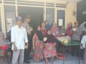Babinkamtibmas Bulak Sambang Warga Manula Sampaikan Himbauan Jaga Pola Makan