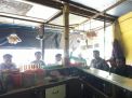 Babinkamtibmas Ujung Sosialisasi SPKT Door To Door Ke Pengunjung Warung