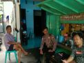 Babinkamtibmas Sukolilo Baru Sosialisasi SPKT Door To Door Ke Pengunjung Warung