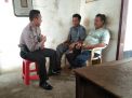 Babinkamtibmas Takal Kedinding Sambang Warga Tanah Merah, Titip Pesan Waspada Curanmor