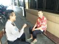 Panit Binmas Polsek Asemrowo Sampaikan Himbauan Jaga Kerukunan Antar Umat Beragama